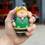 M124255 mbw Squeezies Antystresowy Bert Strażak zielony 1